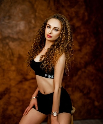 Мои услуги разнообразны и удовлетворят самые изысканные вкусы: французский массаж, эротический танец, доминирование и многое другое. Я дарю нежность, страсть и полное расслабление вместе со своими раскованными фото и положительными отзывами. 📸❤️ Живу в самом сердце Москвы, где наши встречи будут полным наслаждением и абсолютной конфиденциальностью. Со мной каждая минута превратится в незабываемое приключение. Позвони мне сейчас и обеспечь себе машину ярких эмоций. 💫🔥 930, 23 года